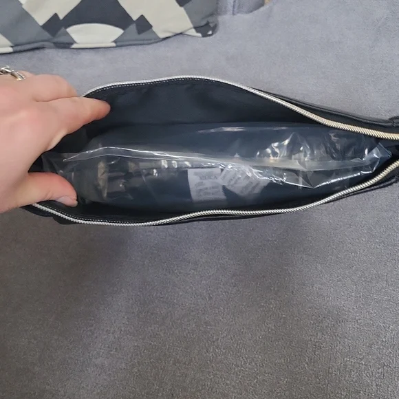 New Jeffree Star Cosmetics Black Bat Purse Makeup Bag Halloween 2021 Exclusive - Picture 4 of 5